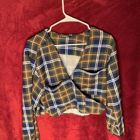 Knot Front Plaid Crop Shirt - Picture 3 of 3